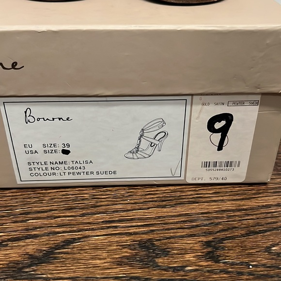 BOURNE pewter suede size 9 sandals. Chunky stones. - Picture 2 of 11